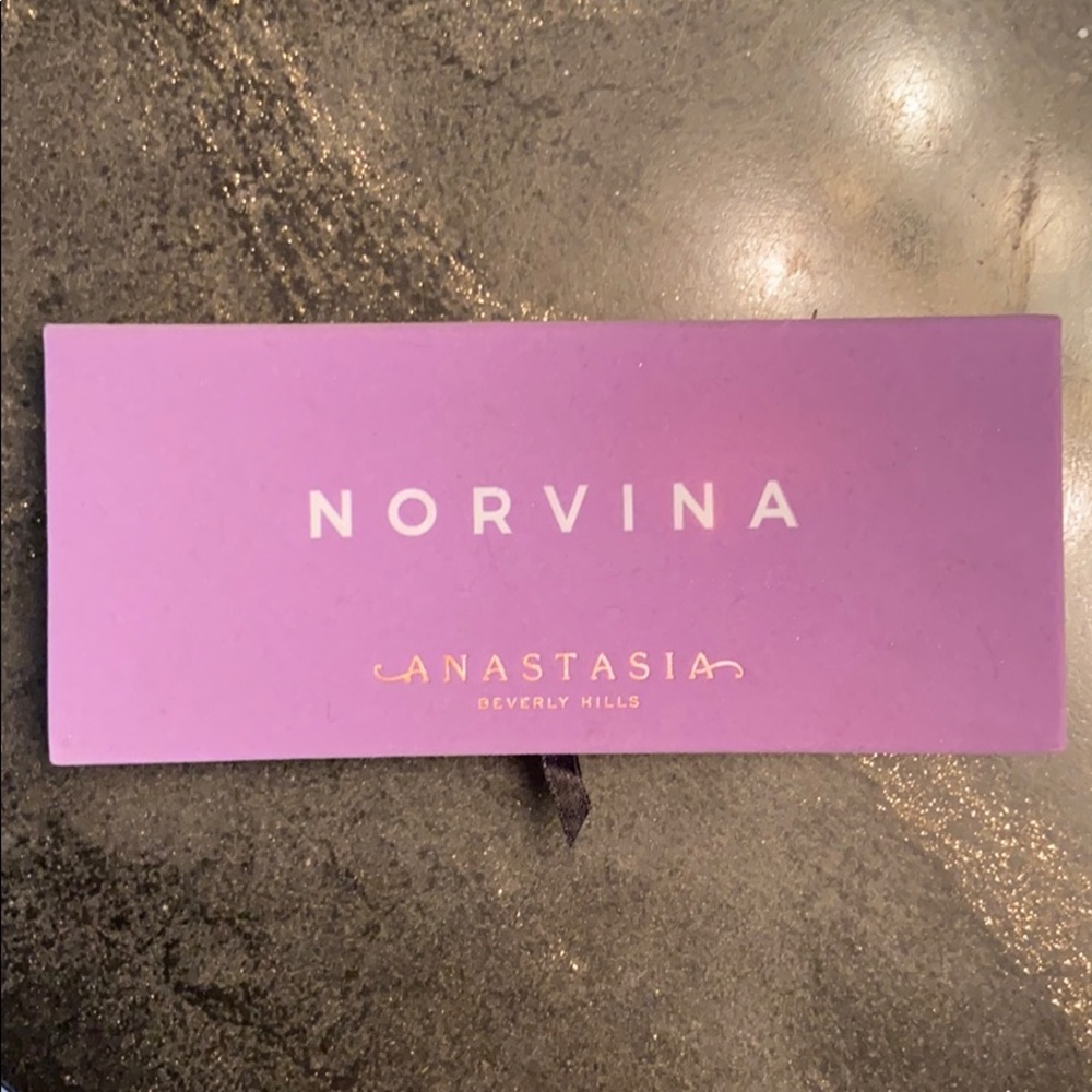 Like New Anastasia Beverly Hills Pallette